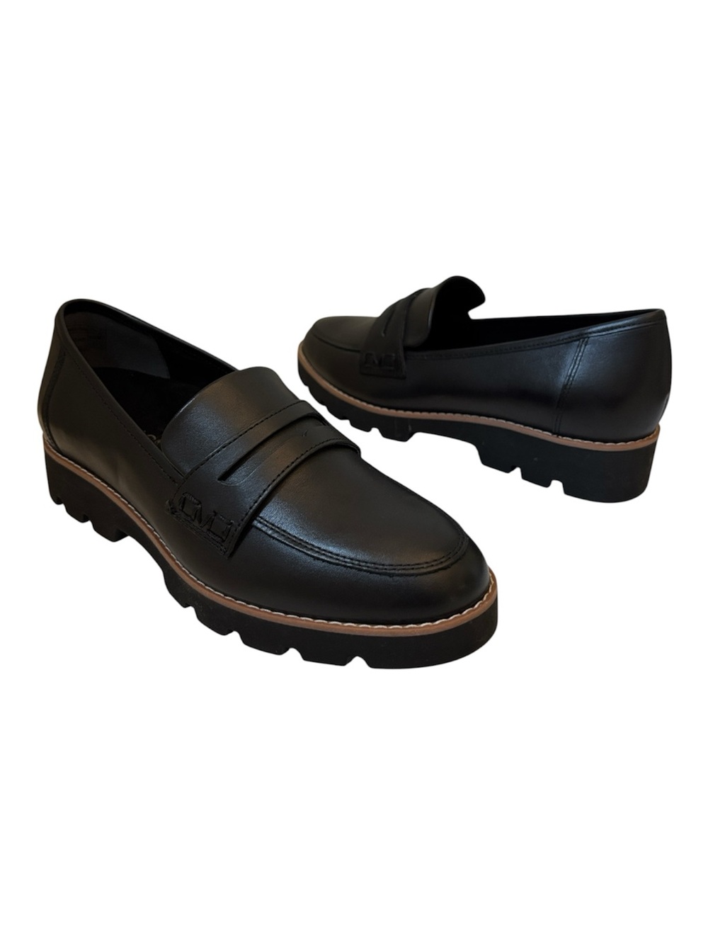 Vionic Cheryl II Classic Black Leather Lug Penny Loafers for Women. Size 6.5